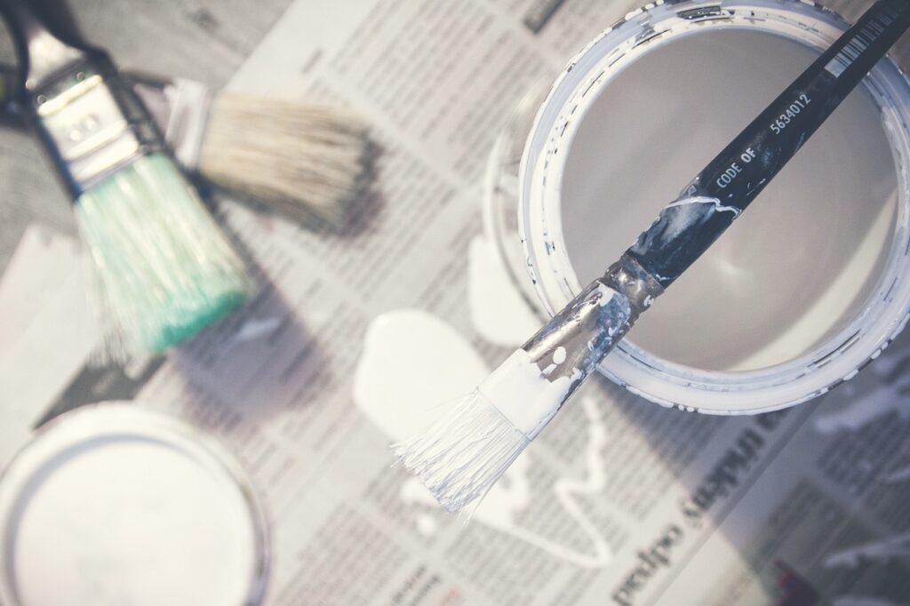 paint, brushes, bucket-933395.jpg
