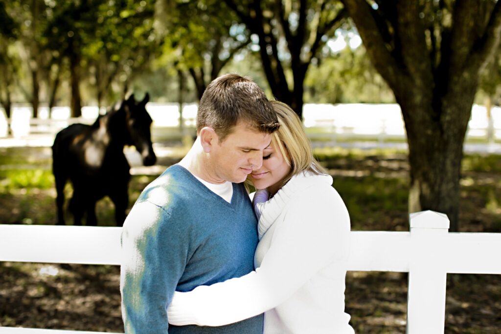 hug, couple, horse-663190.jpg